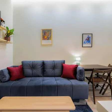 Arch 19 Apartment *